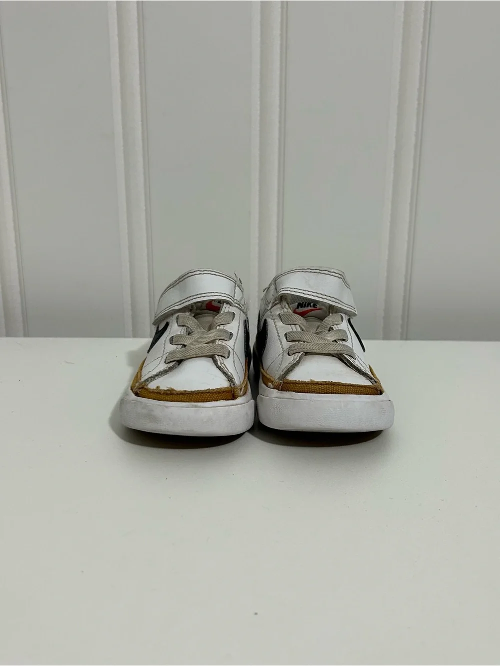 Nike court legacy desert ochre white black